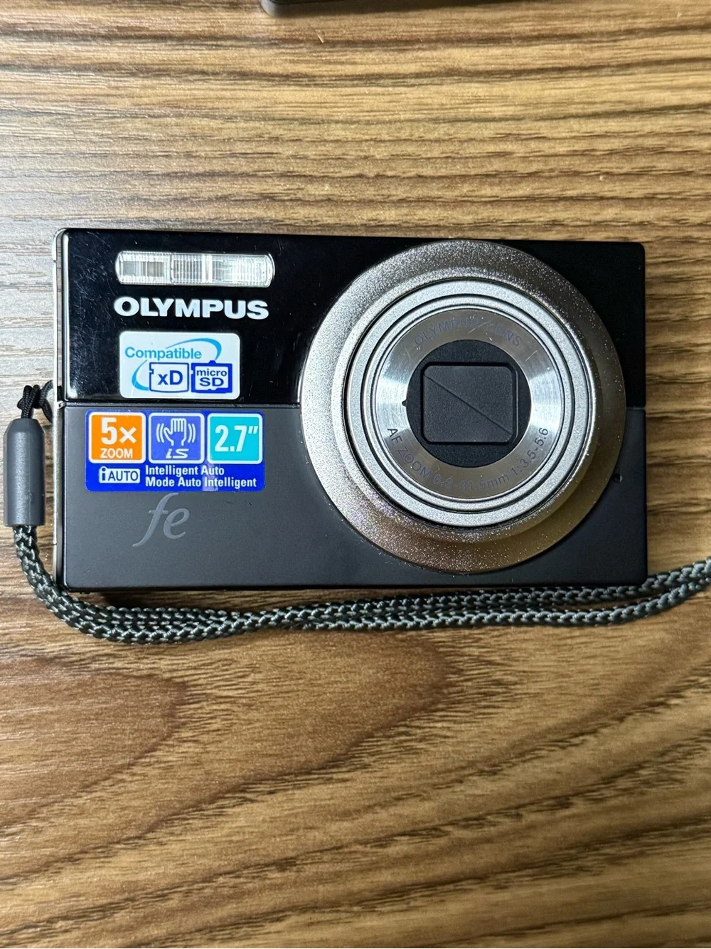 Olympus FE-5010 12mp 5x Zoom Digital Camera Orig Battery/Charger/Cords—Black